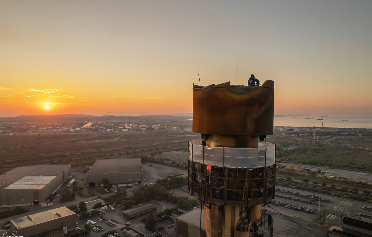 Travail sur cheminée industrielle